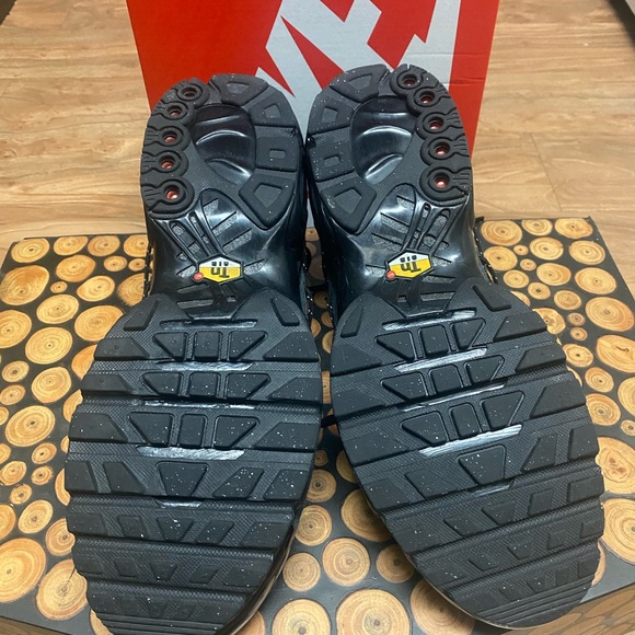 Nike Sneakers (9 Men, 11 Female) - Picture 2 of 4